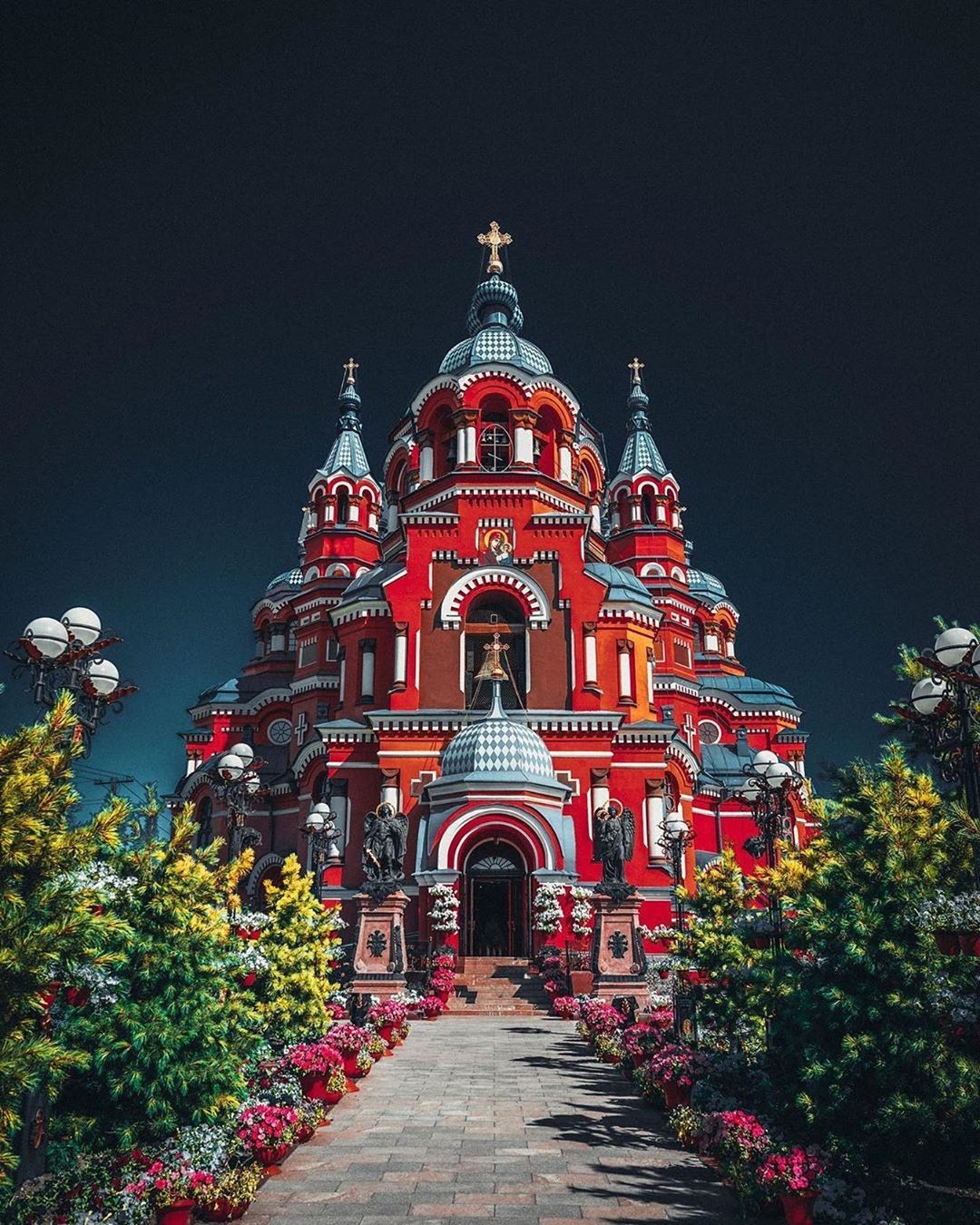Nhà thờ Kazanskaya được thiết kế độc đáo, gây ấn tượng với du khách ngay từ tiên