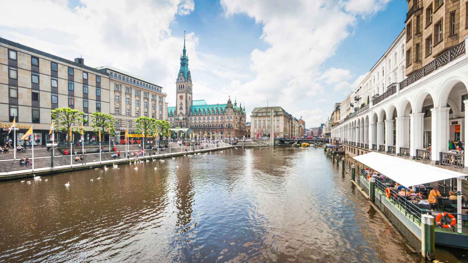 Hamburg-thành phố cảng cùng những cánh bồ câu hambera