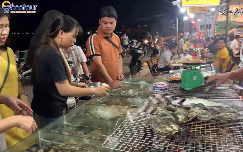 Chợ đêm tại đảo Hòn Sơn