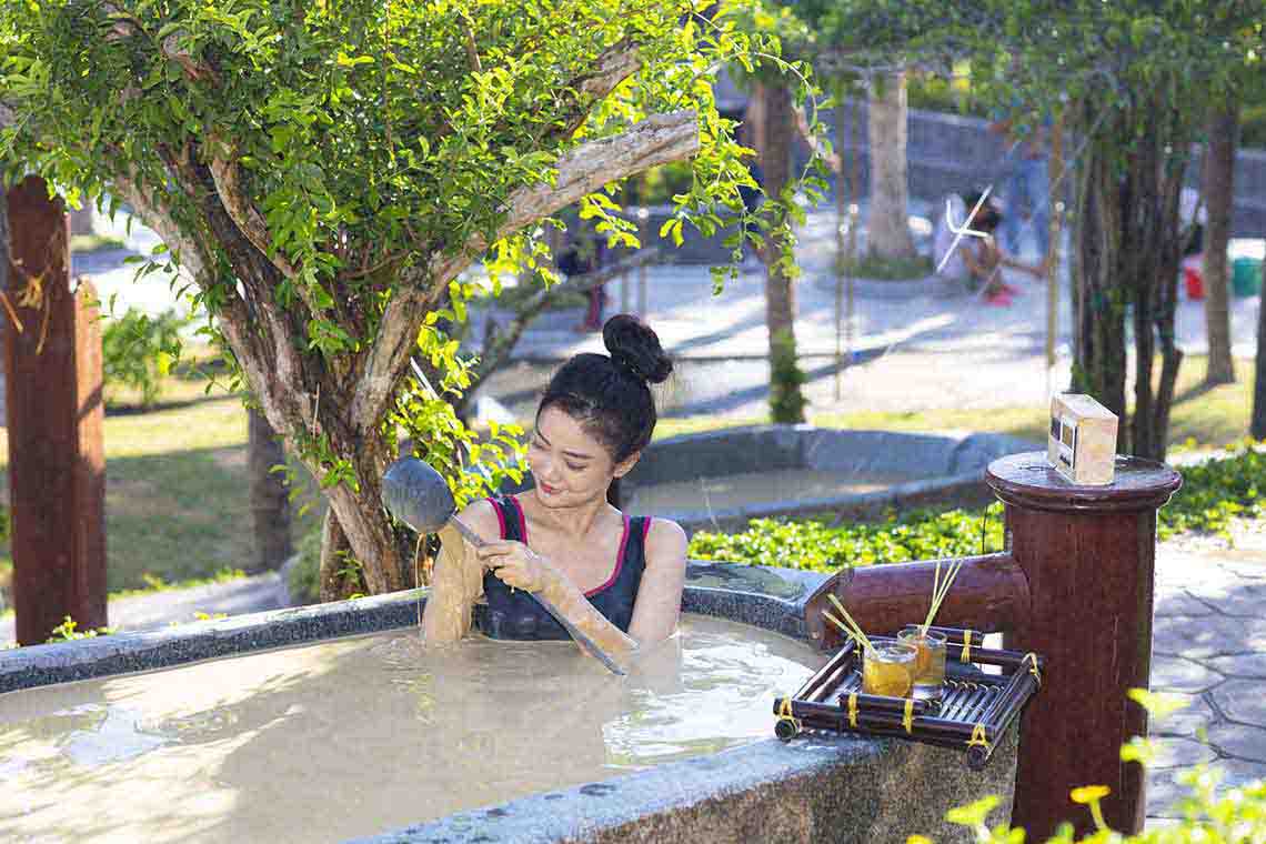 Tắm bùn khoáng - Nha Trang