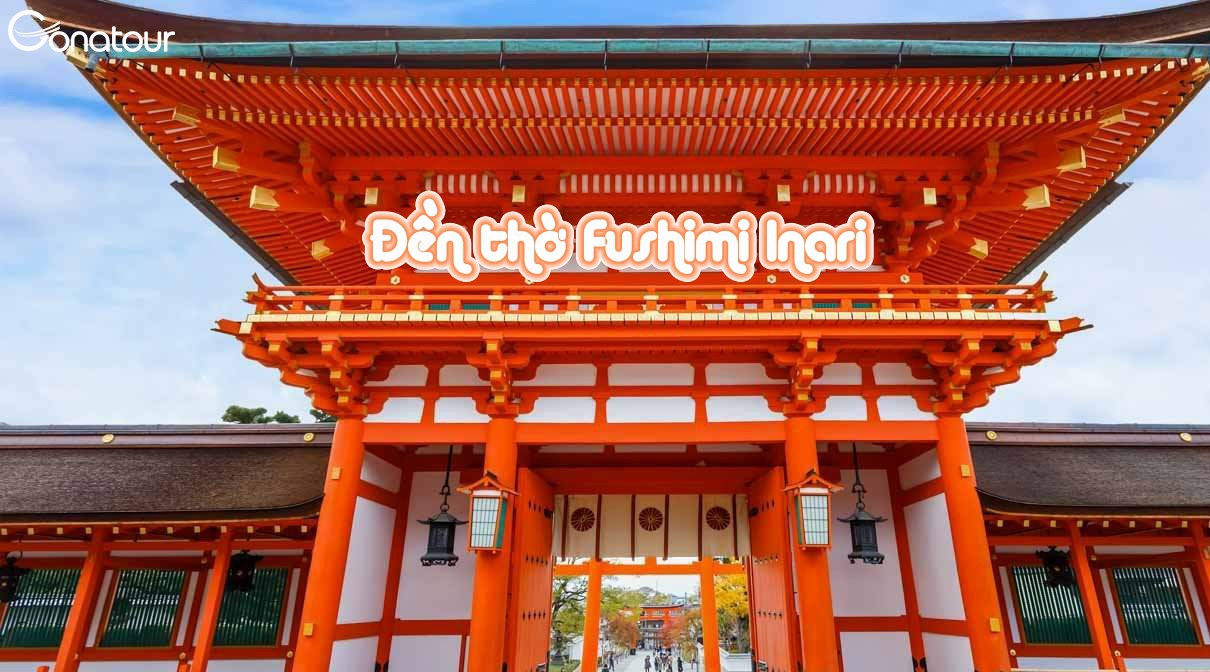 Điểm Hatsumode đầu tiên đó là Fushimi Inari Taisha của Kyoto, một ngôi đền rất nổi tiếng